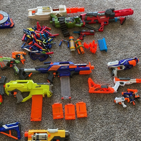 Nerf guns and accessories - Picture 2 of 3